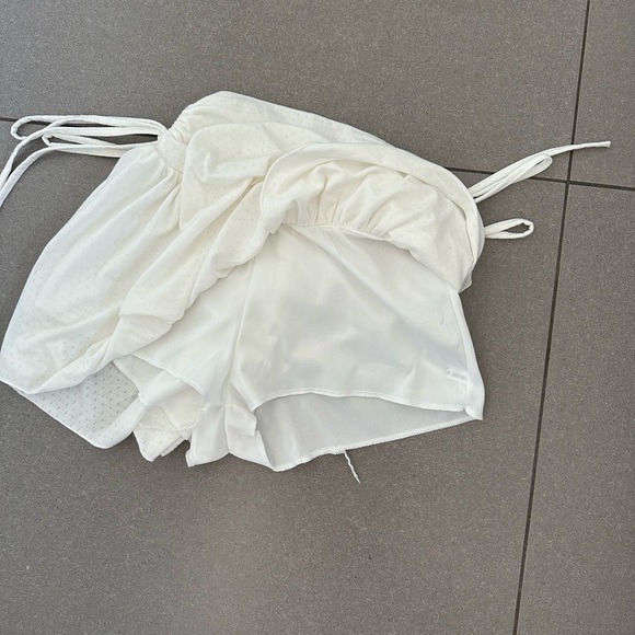 Off- white flower beach skort - Picture 2 of 3